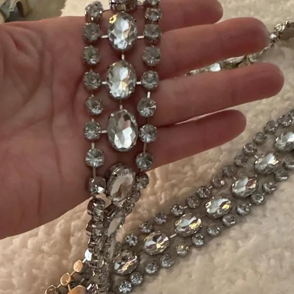 Elegant Silver Crystal Necklace - Picture 4 of 4